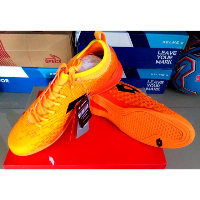 Sepatu Futsal LOTTO SPARK IN ORANGE