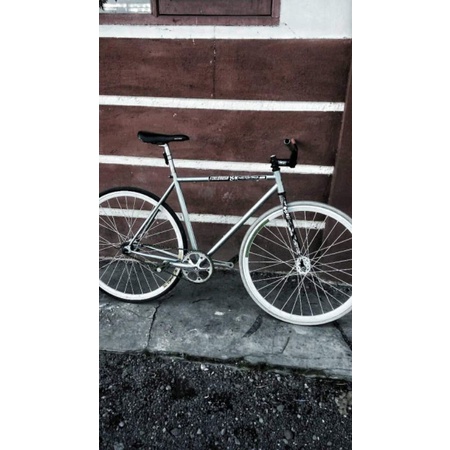 SEPEDA FIXIE UNITED PAKAIAN PRIBADI SIAP GOES