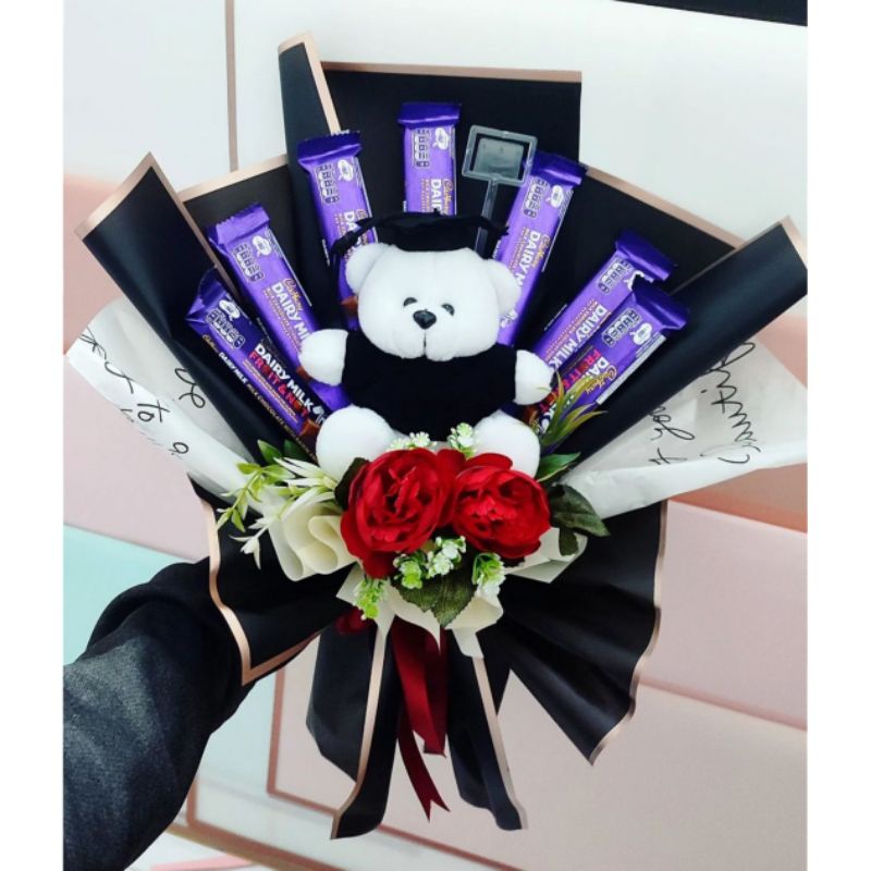 Buket wisuda Toga Cadbury| custom selempang nama