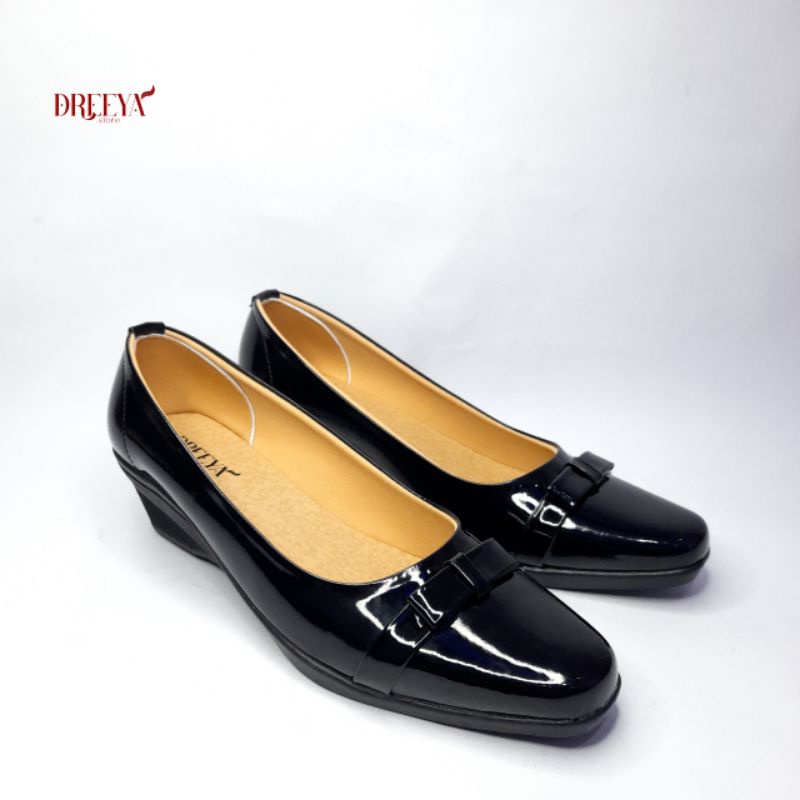 Sepatu Kerja Wanita Hitam Metalic heels 5cm