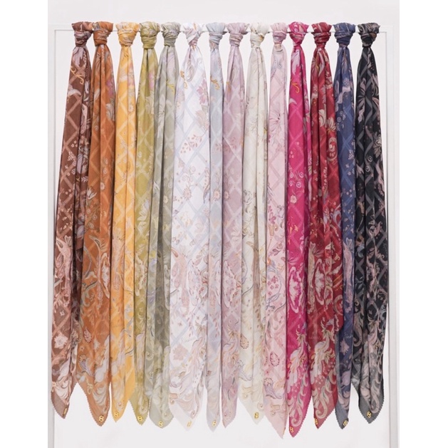 Buttonscarves x Dian Pelangi The Autograph Noir Blanc