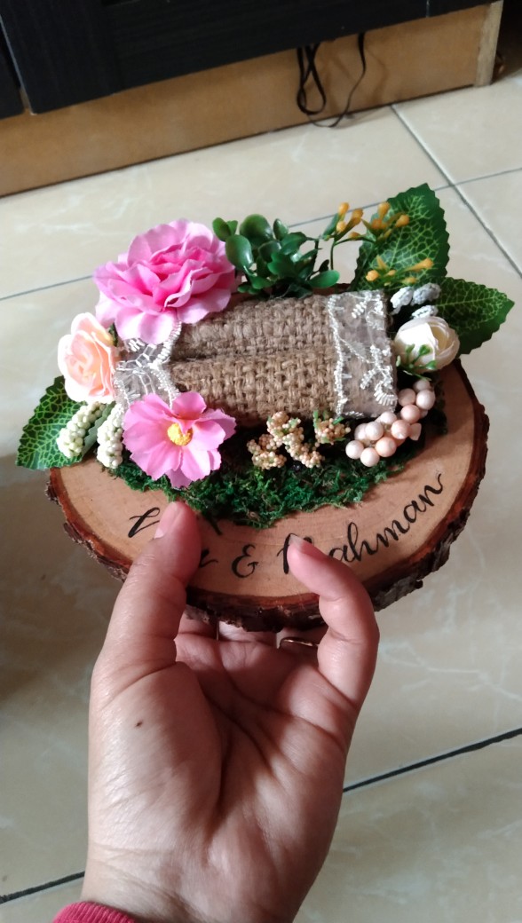 Tempat Cincin Rustic Elegan