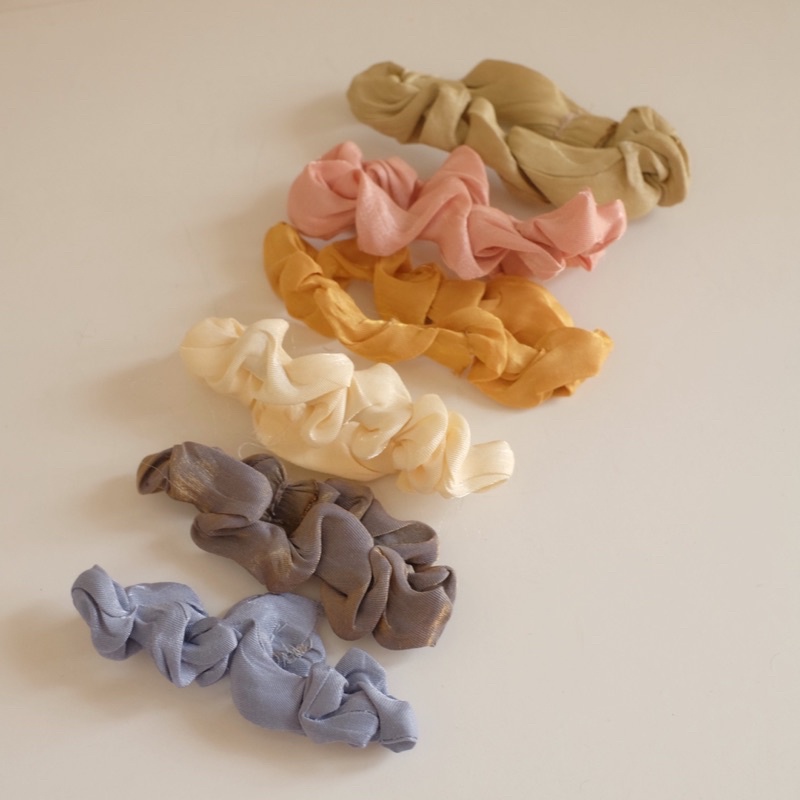 Ark.co - WILLOW skinny scrunchies set ikat karet rambut satin