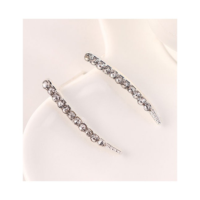 LRC Anting Tusuk Fashion White K Single Row Crescent Diamond Stud Earrings Y63195