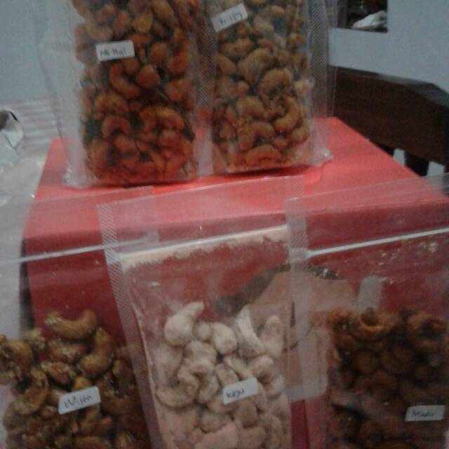 

Kacang mede 5 rasa