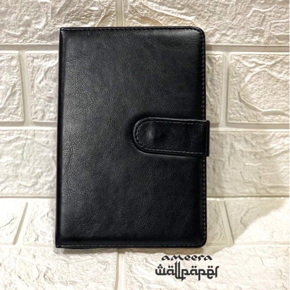 

BUKU AGENDA COVER KULIT KANCING MAGNET A5 BULANAN ( KERTAS KREM )