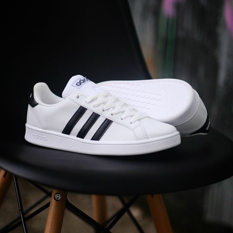 sepatu adidas garnd court white black original