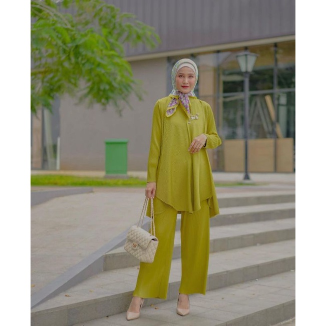 lizzie set ISH warna lime.