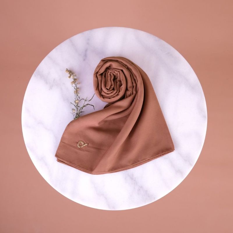 KERUDUNG HIJAB SEGI EMPAT DEENAY POLOS TRUFFLE BROWN VOAL ORIGINAL 100%