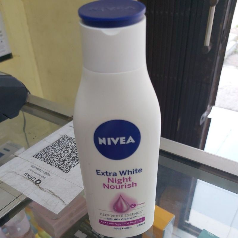 Nivea extra white night nourish 200ml