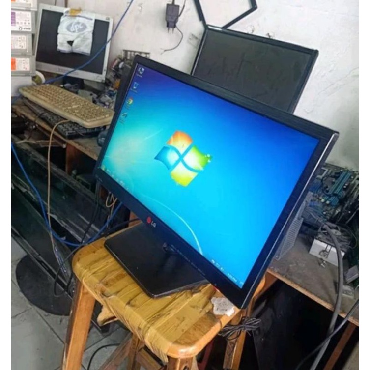 MONITOR MERK LG 19IN