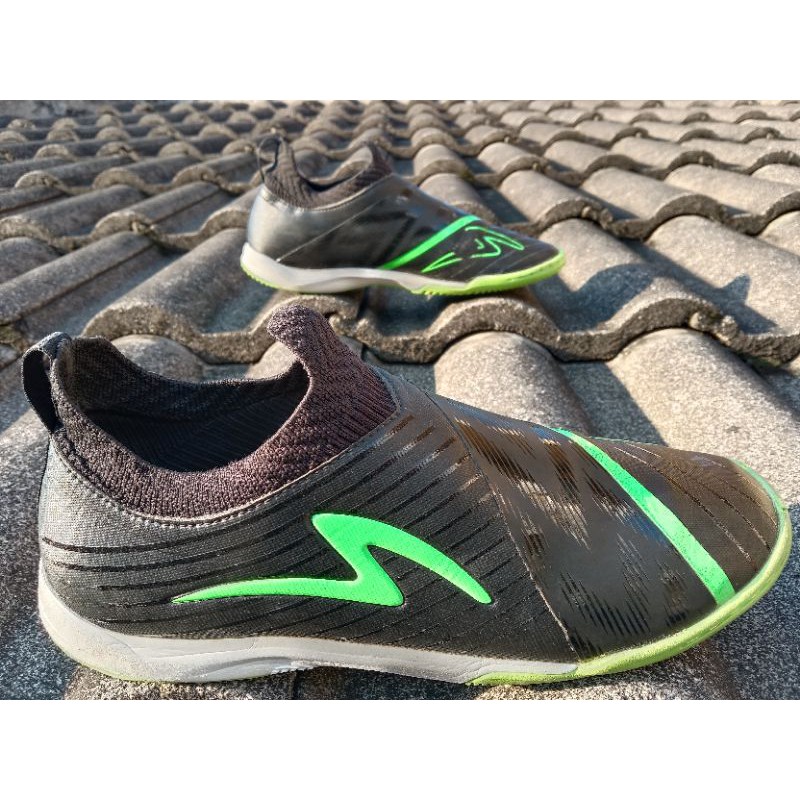 SEPATU FUTSAL SPECS ACCELERATOR SLAZ IN SECOND/BEKAS ORIGINAL SZ 41