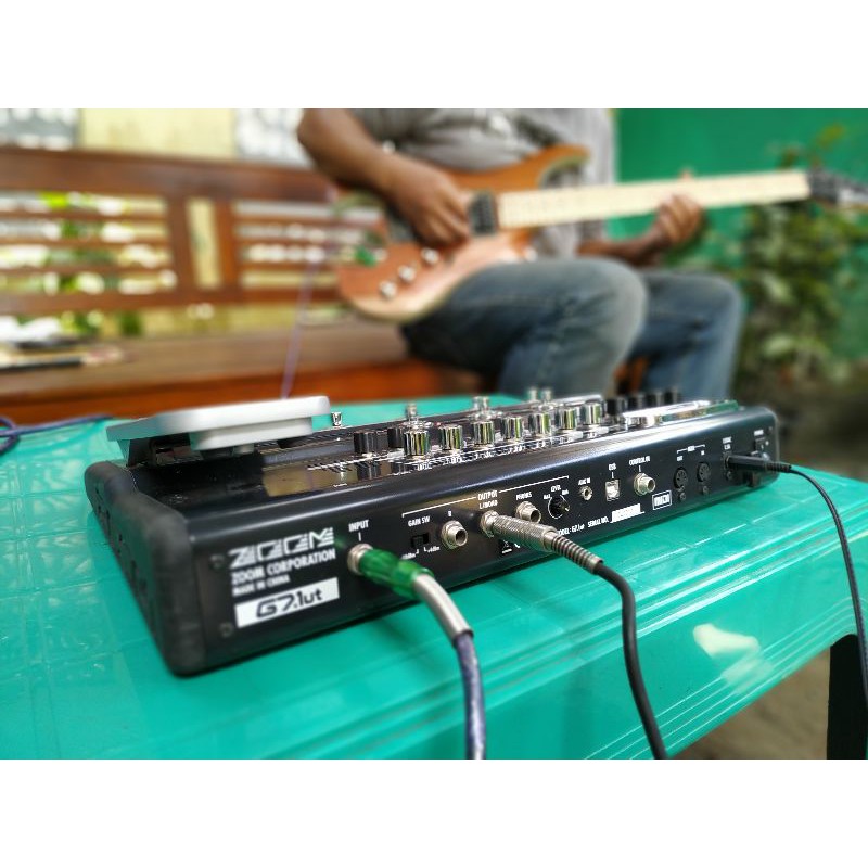 Efek Gitar ZOOM G7. 1Ut