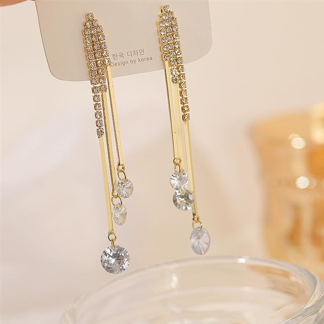 S925 Korea fashion anting-anting anting-anting wanita temperamen rumbai anting-anting panjang Putih