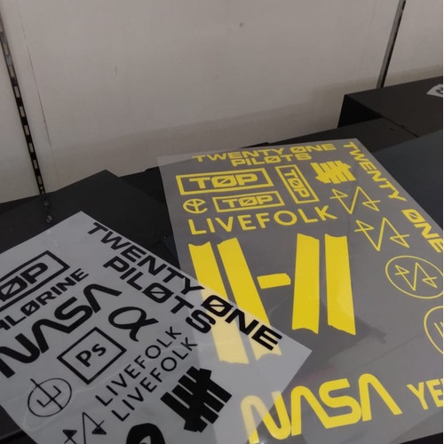 Jasa Cutting Polyflex Satu Warna Ukuran A3