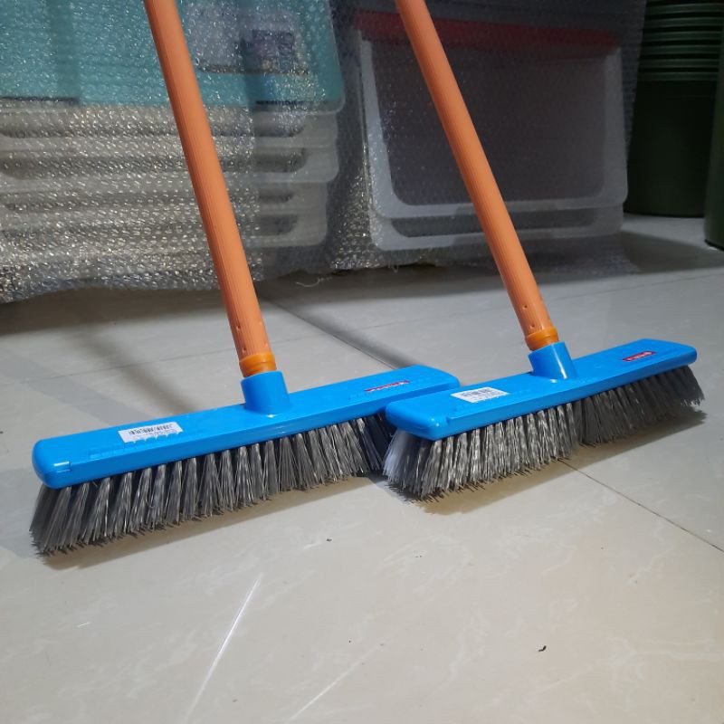 LION STAR - BM-28 Livina Floor Scrubbe / Sikat Lantai Gagang Panjang Lion Star