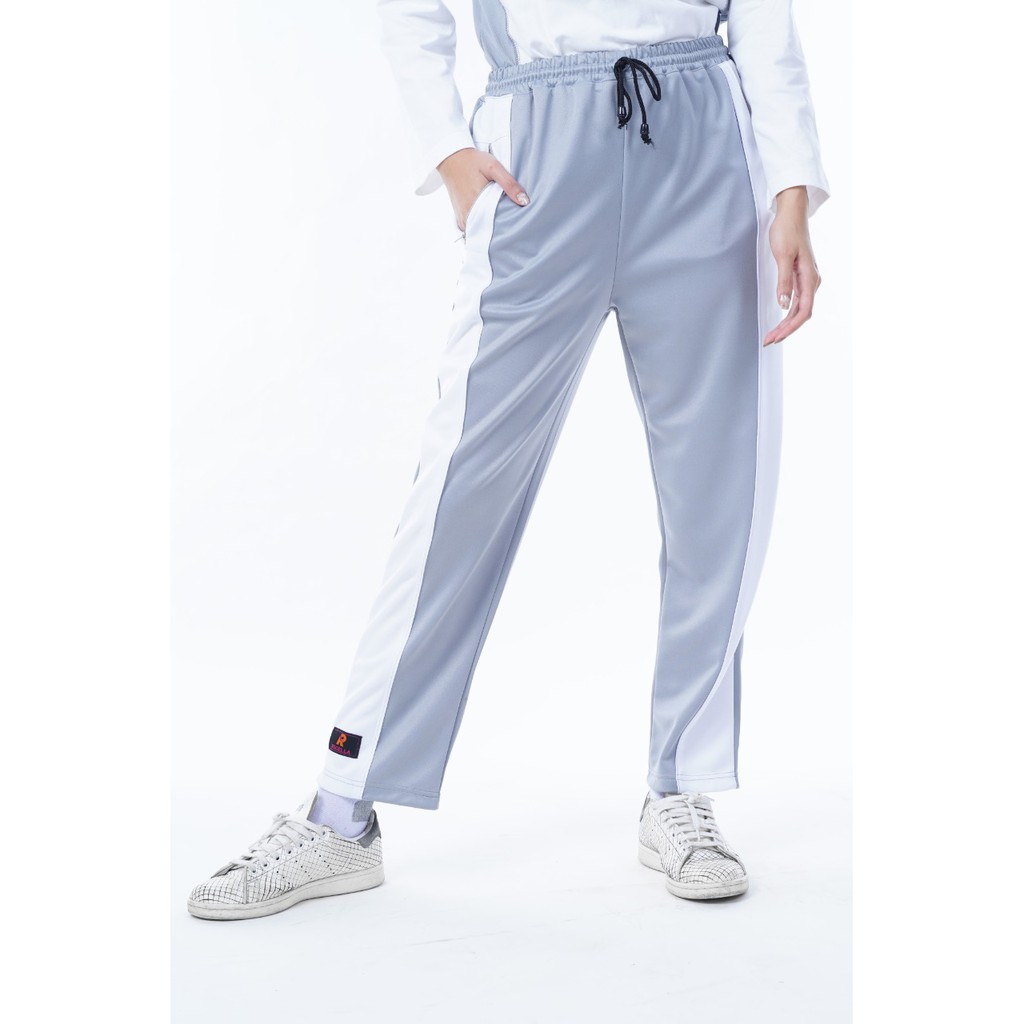 ROCELLA KAOS MAEVA, CELANA HELENA, HIJAB BERGO SONIA, KAOS OLAHRAGA WANITA, BAJU OLAHRAGA WANITA CWK, SERAGAM OLARAGA WANITA, PAKAIAN OLAH RAGA WANITA, SETELAN OLAHRAGA SENAM, SETELAN OLAHRGA JOGGING, SETELAN OLAHRAGA GYM, SETELAN OLAHRAGA SEPEDAAN-CELANA WHITE