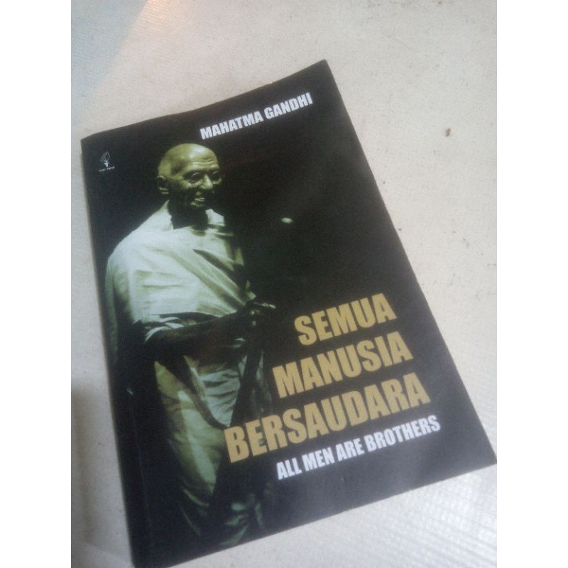 semua manusia bersaudara
