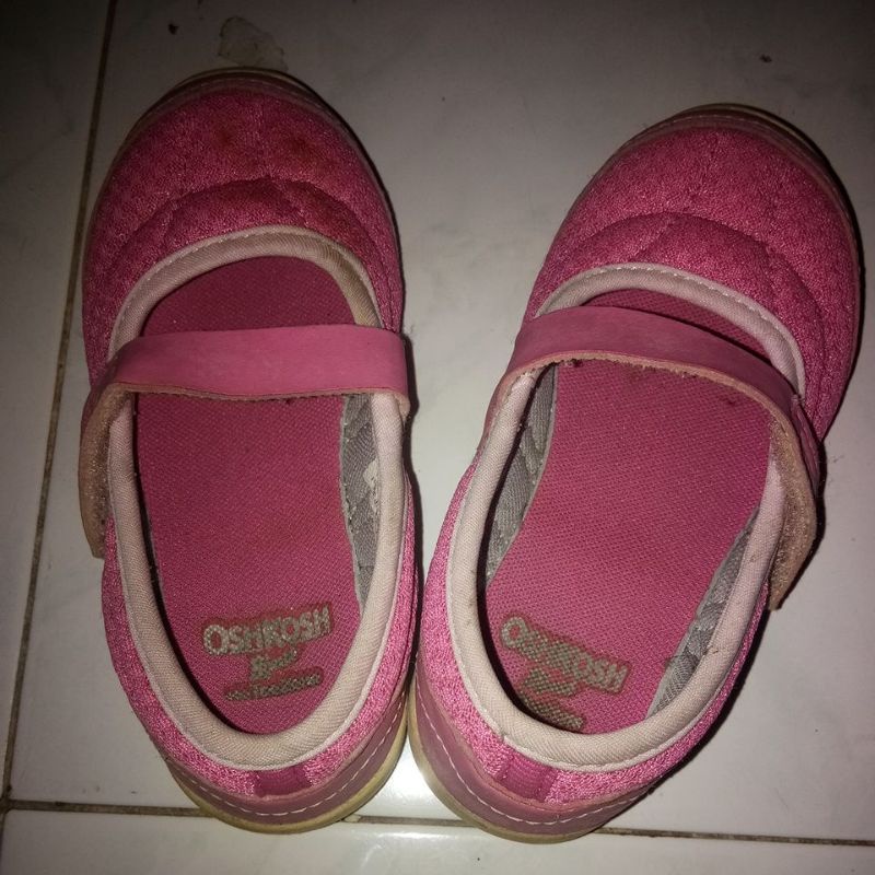PRELOVED SEPATU OSHKOSH B'GOSH