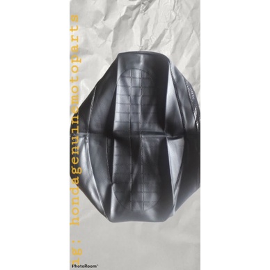 kulit jok cb100 K3 Cover Jok cb100 stok lawasan bahan bagus lisnya melingkar seperti ori