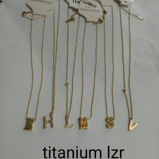 Kalung abjad titanium