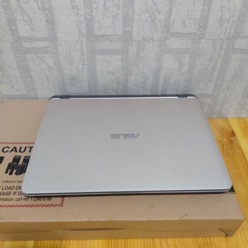 Laptop Asus Vivobook 14 A407U Cor i3-7020U Gen 7 Ram 12GB/1TB HD Graphic 620 Windows 10 body slim
