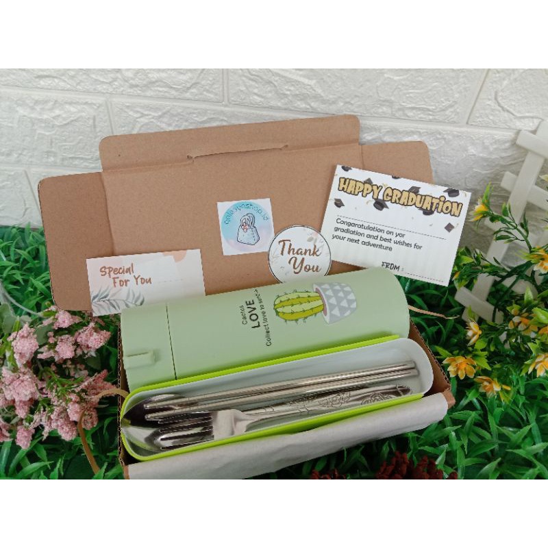 

HAMPERS BOX MURAH / SET ALAT MAKAN/KADO MURAH/ KADO ULANG TAHUN COWOK CEWEK/ GIFT SET/TEMPAT MINUM/ TUMBLER /BIRTHDAY