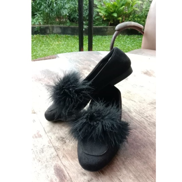 

Flatshoes hitam kondisi 90% dipakai satu kali, merk max fashion size 38 (tanpa dus)