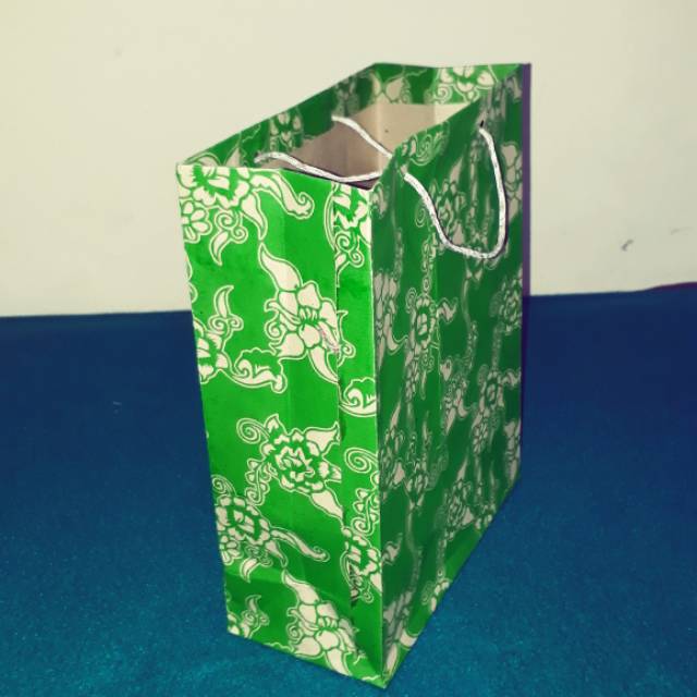 

Tas kertas motif batik 20x 9 x 25 cm