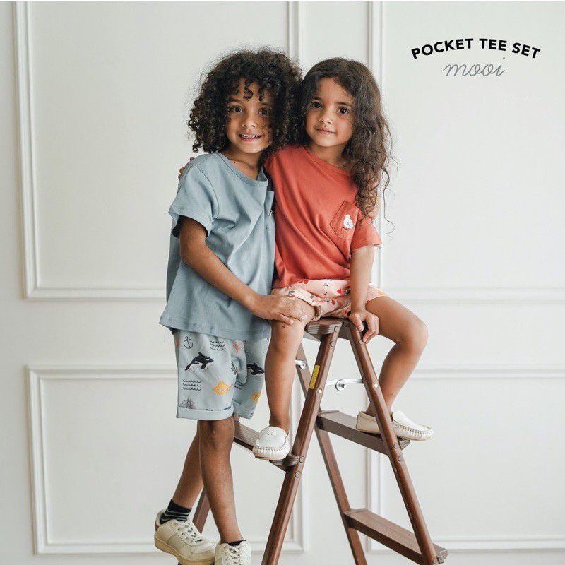 MOOI POCKET T-Shirt (1pcs) Pocket Tee Set / Setelan Kaos Oblong &amp; Celana Pendek (1stel) Anak Unisex