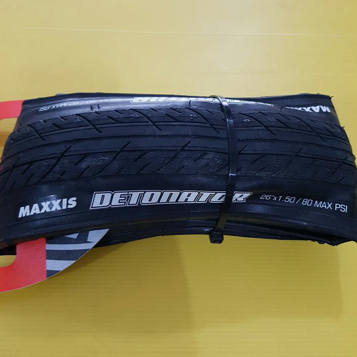 BAN LUAR 26 X 150 MAXXIS DETONATOR BLACK