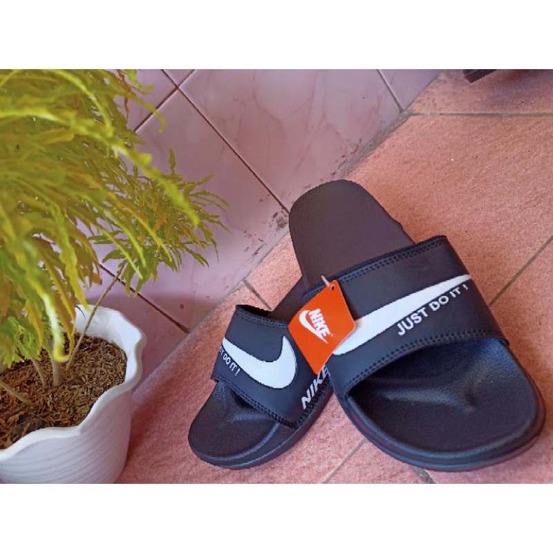 SANDAL SELOP N1KE - Sendal Pria Wanita - Sendal Slop Karet -Harga Paling Murah Warna Hitam Bet Putih