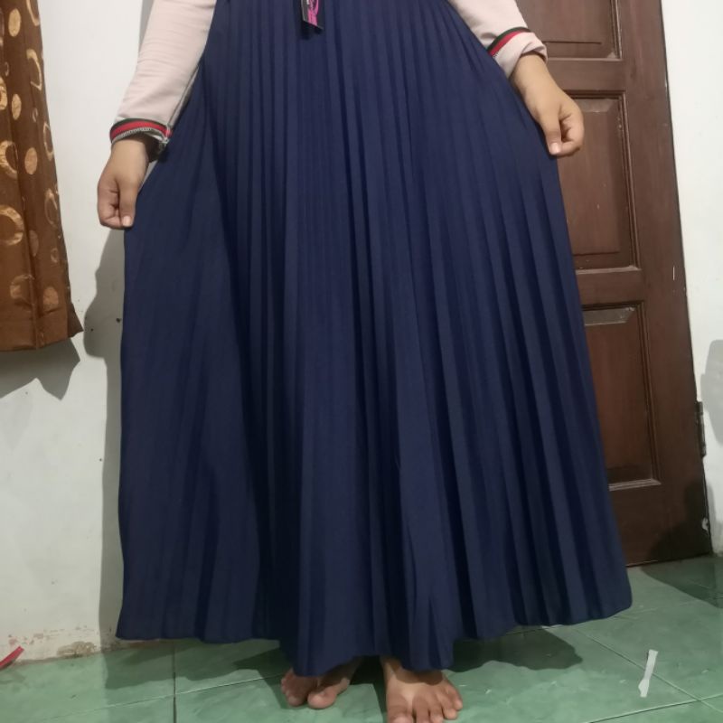 Rok plisket polos warna navy