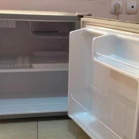 Kulkas 1 Pintu Mini Portable Sanyo Aqua