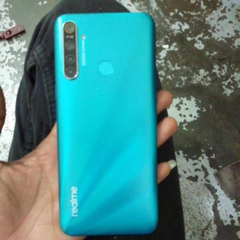 realme 5i minus