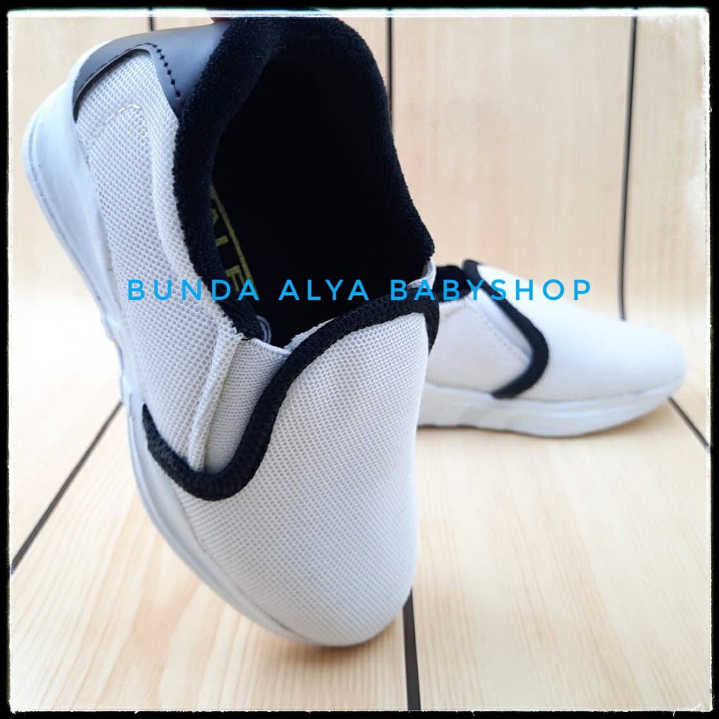 Sepatu Anak Laki Sport Usia 2 3 Tahun  Size 22 - 24 PUTIH - Sepatu Anak Cowok Balita Sport Alas Karet Anti Licin