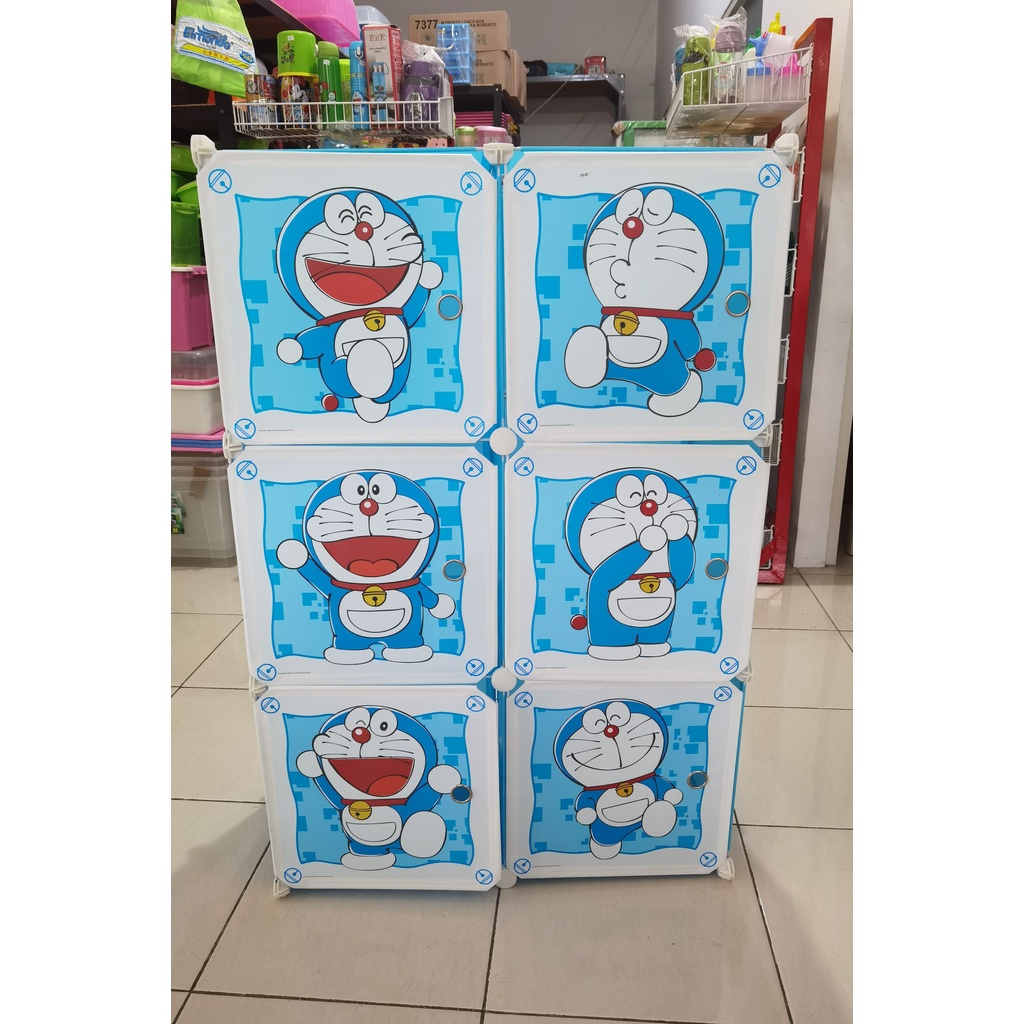 LEMARI DORAEMON SUSUN 3 DENGAN GANTUNGAN HANGER