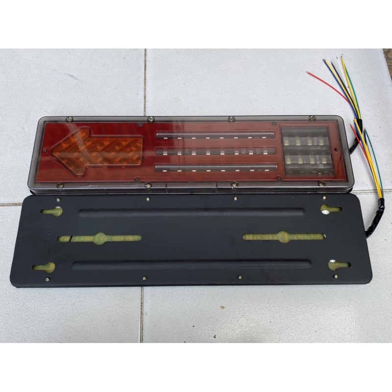 Stop Lamp Lampu Belakang Truk 24 Volt Panah besar