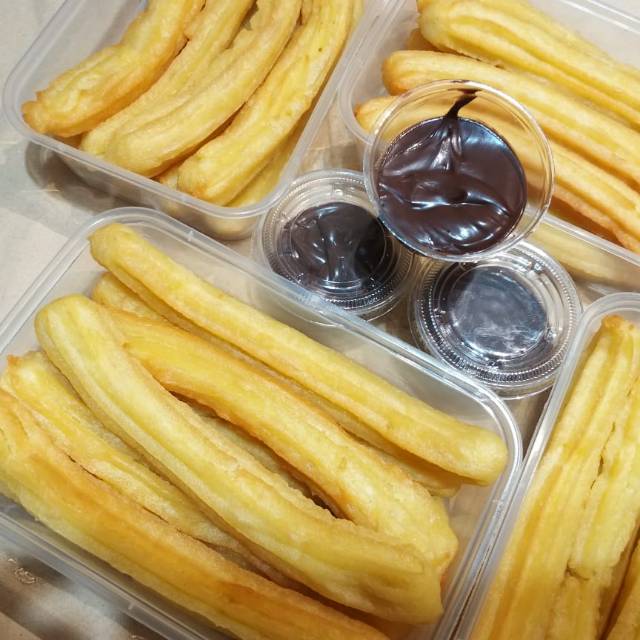 

Churros dengan extra choco dip isi 8 pcs