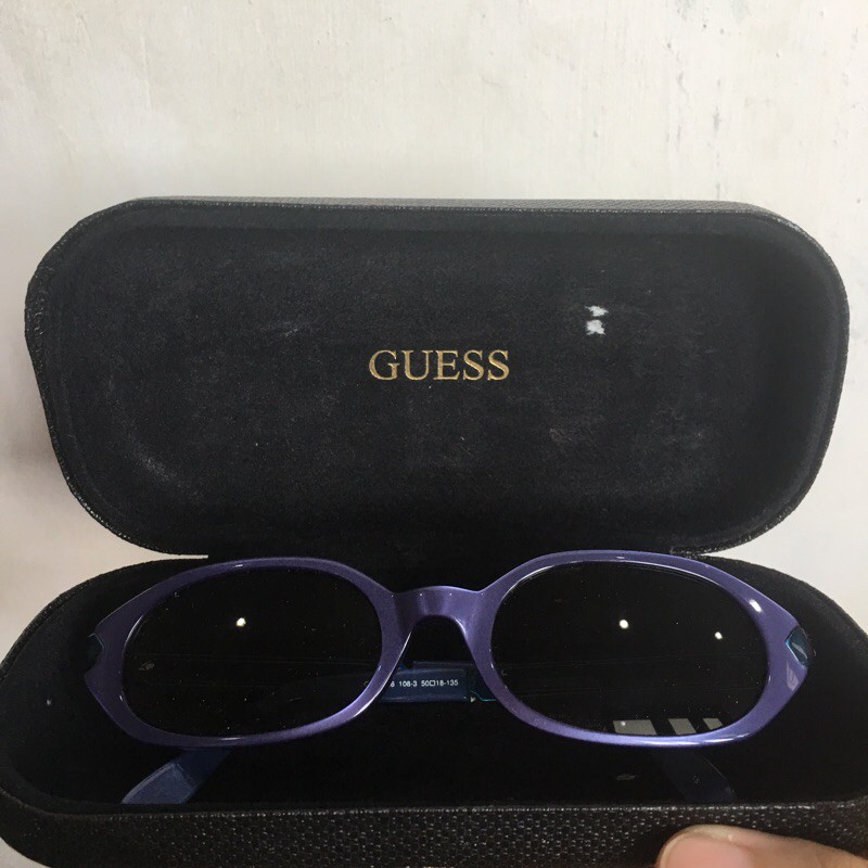 Preloved Kacamata Vintage Guess