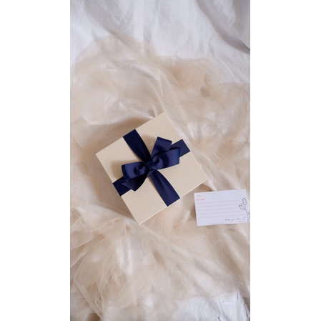 

HARD BOX TIPE BESAR 20x20x8 | IVORY/PUTIH GADING | PITA GROSSGRAIN