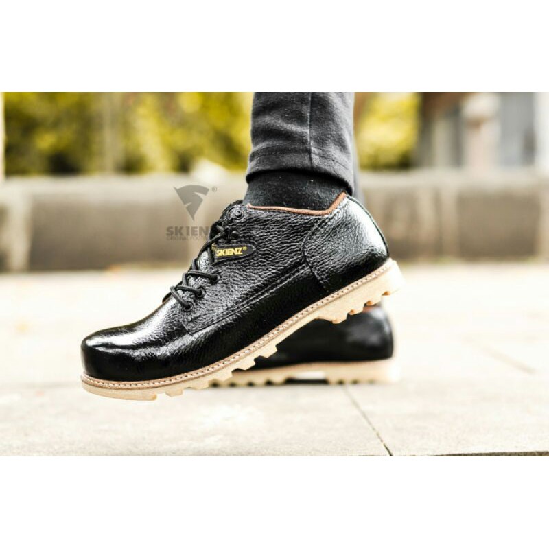 Sepatu boots safety pendek kulit sapi