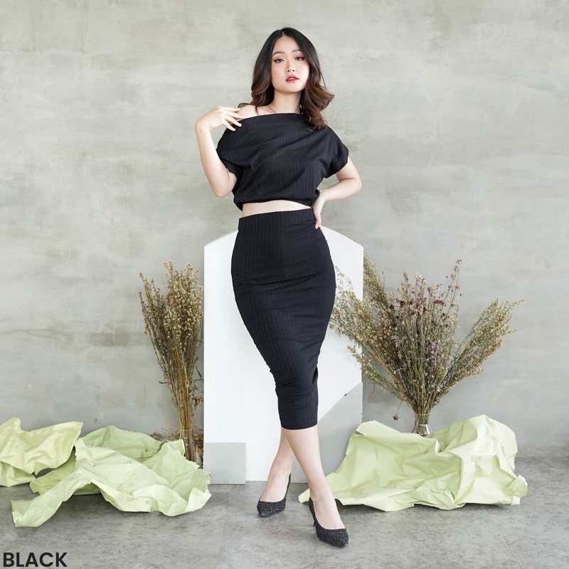 FELISA ONE SET KNIT