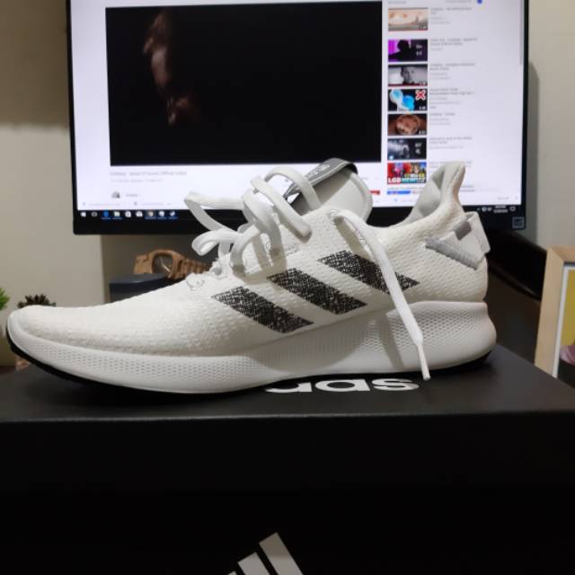 Sepatu Adidas Sensebounce