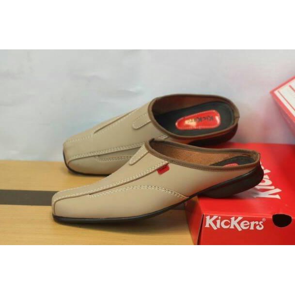 Price Diskon /
TnZ Sandal Sepatu KICKERS Custong CASUAL Fashion Pria Trendy Nyaman Santai Ringan /Ha