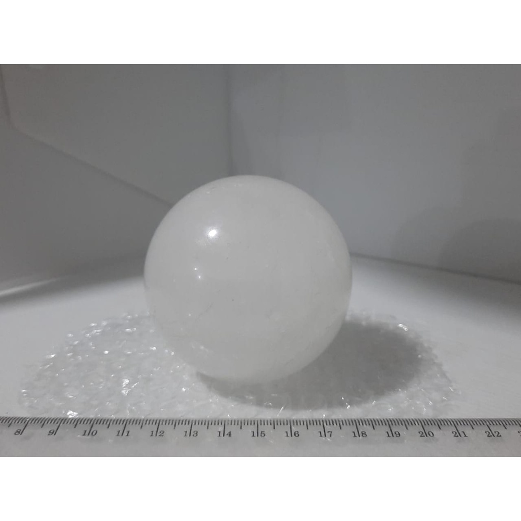 Natural White Calcite Sphere 7,4 cm ( 590 grams)