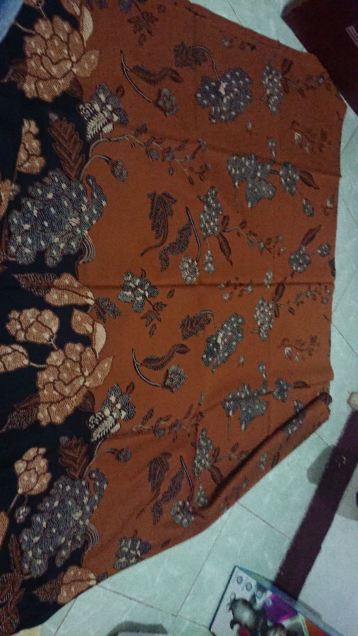 Kain Batik Solo Katun Sanforized Kopi Susu Daun Seling Titik 105.000