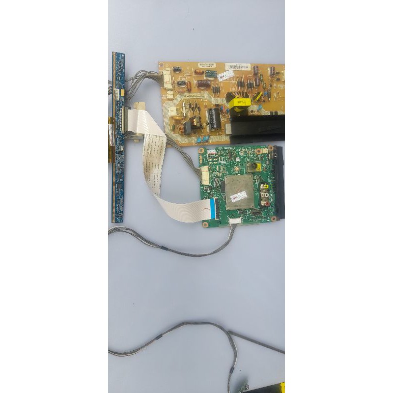 MB+TCON+PSU toshiba 32P2400VJ