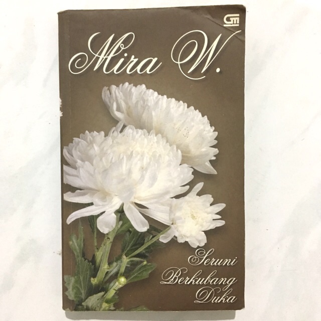 Seruni Berkubang Duka karya Mira W