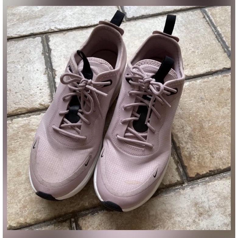 [Pre-loved] Sepatu Nike Airmax warna Pink / Sepatu Olahraga Wanita